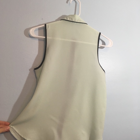 Seafoam Green Sleeveless Button Down Top w Piping - Picture 3 of 5